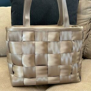Harvey's Seatbelt Bags Large Tote Bag in Champagne